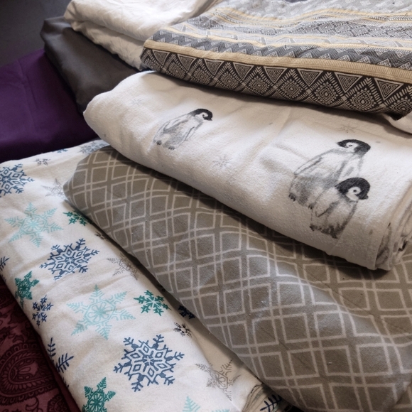 TwinSize Flat Sheet BNDL, 9 flat sheets! Washed but not used, perfect CONDITION - Picture 1 of 5